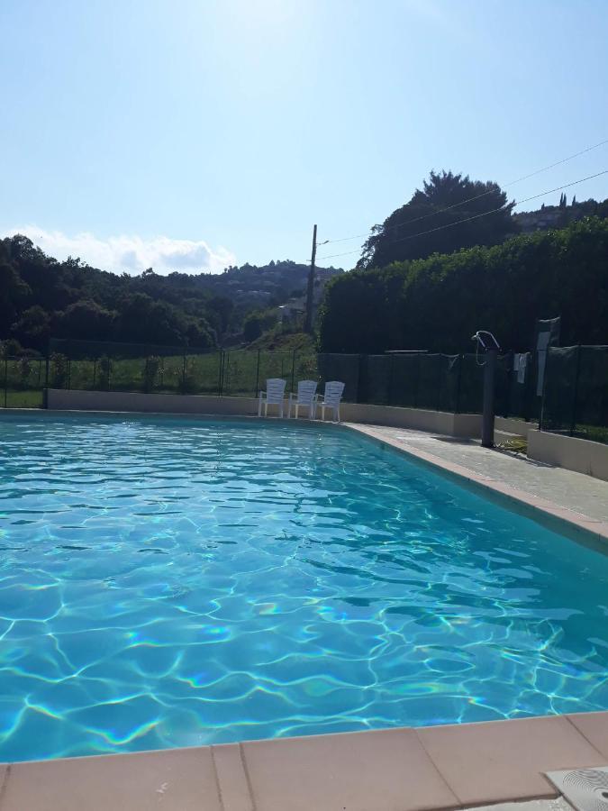 Dans Un Jardin Bb Et Jacuzzi Bed and Breakfast Mandelieu Exteriör bild