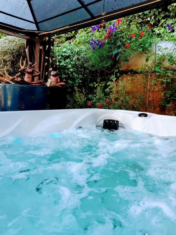 Dans Un Jardin Bb Et Jacuzzi Bed and Breakfast Mandelieu Exteriör bild
